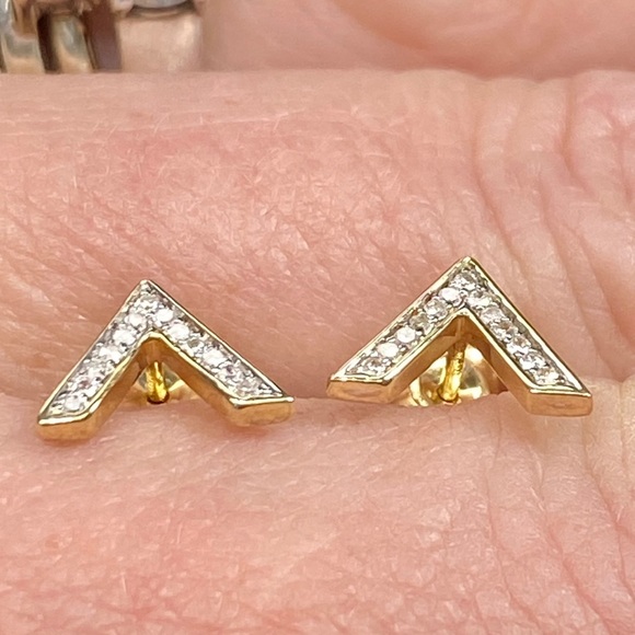 Solid 10k Yellow Gold Genuine 0.25 Carat Diamond Chevron Stud Earrings ~ Studs - Picture 5 of 9